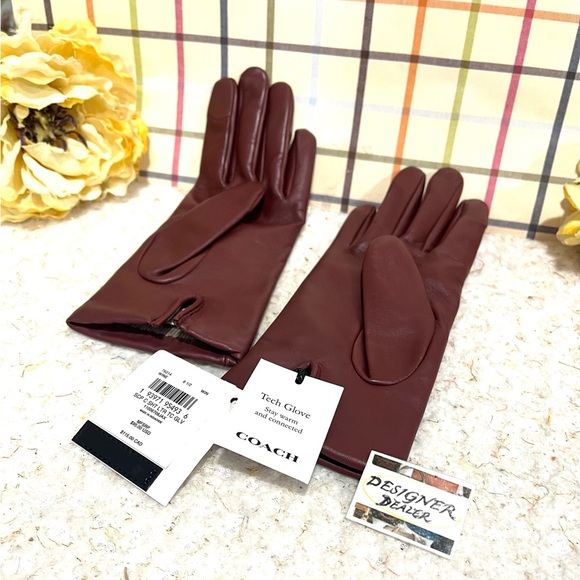 COACH Sculptured Sheep Leather Tech Gloves NWT Wine 76014 Size 6.5 - Picture 4 of 8